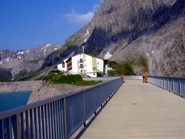 Douglass Hütte.jpg