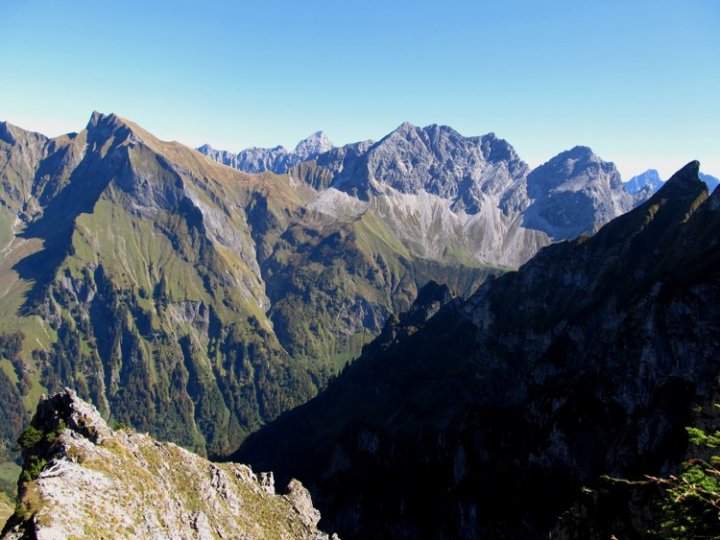 14_Rauhenhalsgrat_Blick_nach_O.jpg