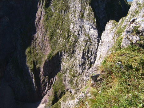 Kl Hoefats Blick ins Rote Loch.jpg
