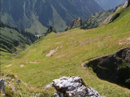 Blick vom Rauhenhalsgrat ins Dieterbachtal.jpg