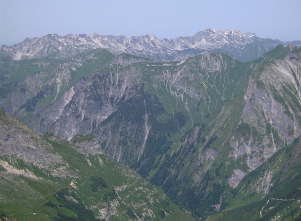 Rauheck Blick Richtung Laufbacher Eck.jpg