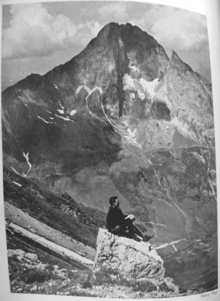 Bild02 Georg Frey vor seiner Hoefats.jpg