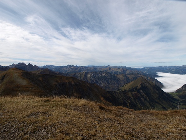 PA088563 - Kreuzeck, Bettlerrücken, Allgäuer Dreigestirn.JPG